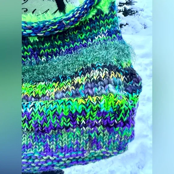 Vibrant Multicolor Knit Tote Bag - Picture 7 of 17